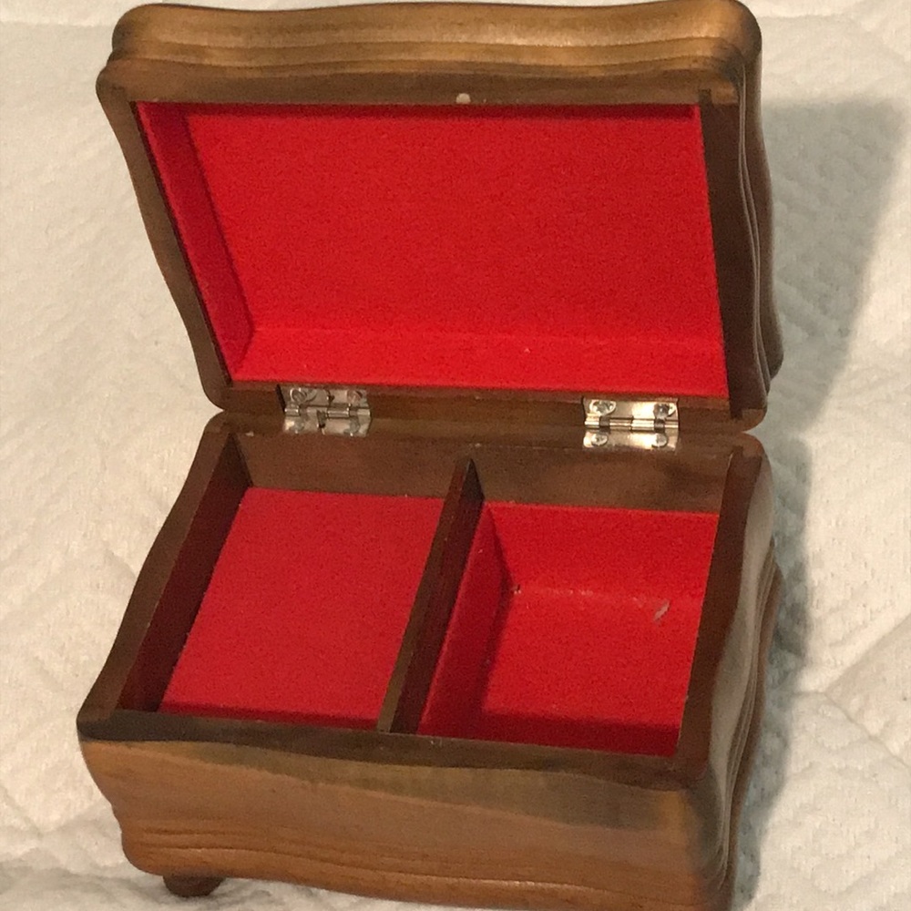 Jewelry Box plays “We’ve only just begun” - Picture 8 of 11